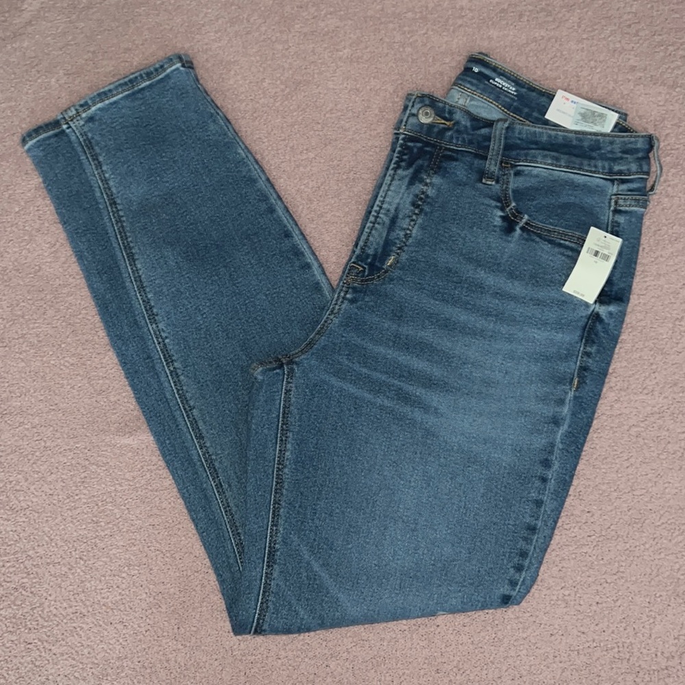BNWT Old navy Rockstar super skinny high rise jeans, size 10